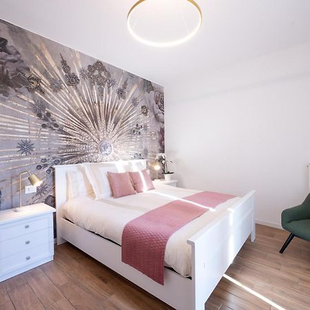 Lora Diamond Suite ,Free Parking, Self Check In,3 Como Eksteriør billede