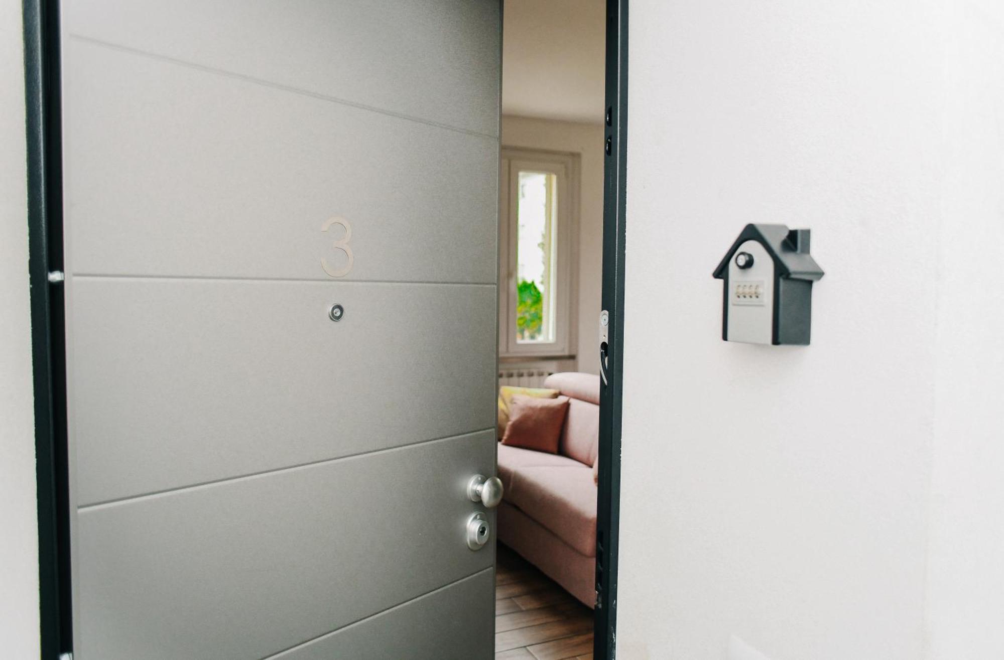 Lora Diamond Suite ,Free Parking, Self Check In,3 Como Eksteriør billede