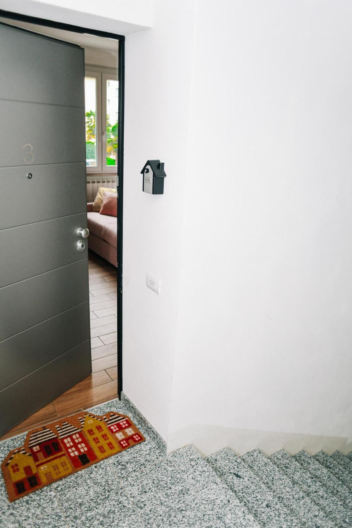 Lora Diamond Suite ,Free Parking, Self Check In,3 Como Eksteriør billede