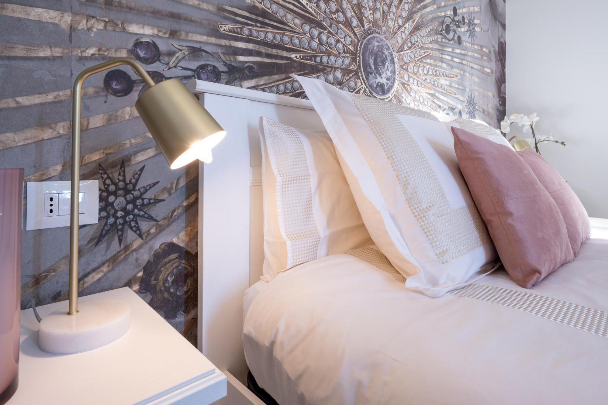 Lora Diamond Suite ,Free Parking, Self Check In,3 Como Eksteriør billede